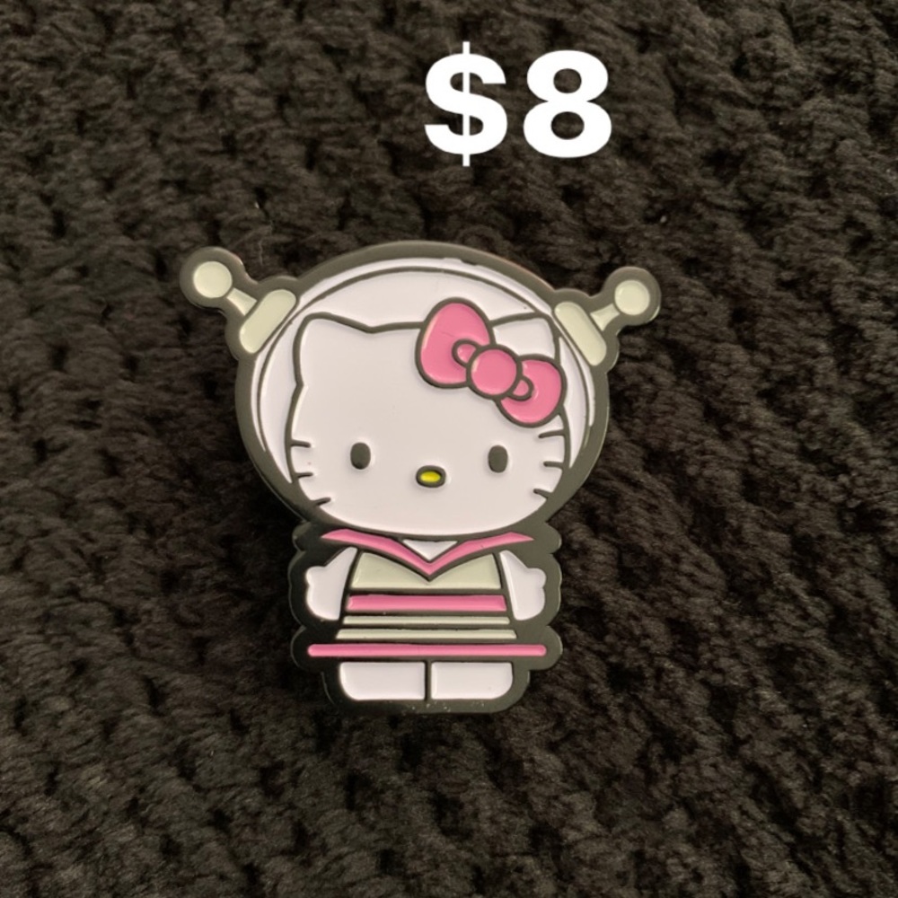 Hello Kitty Pin
